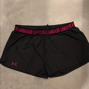 Women’s Under Armor shorts. Lg.